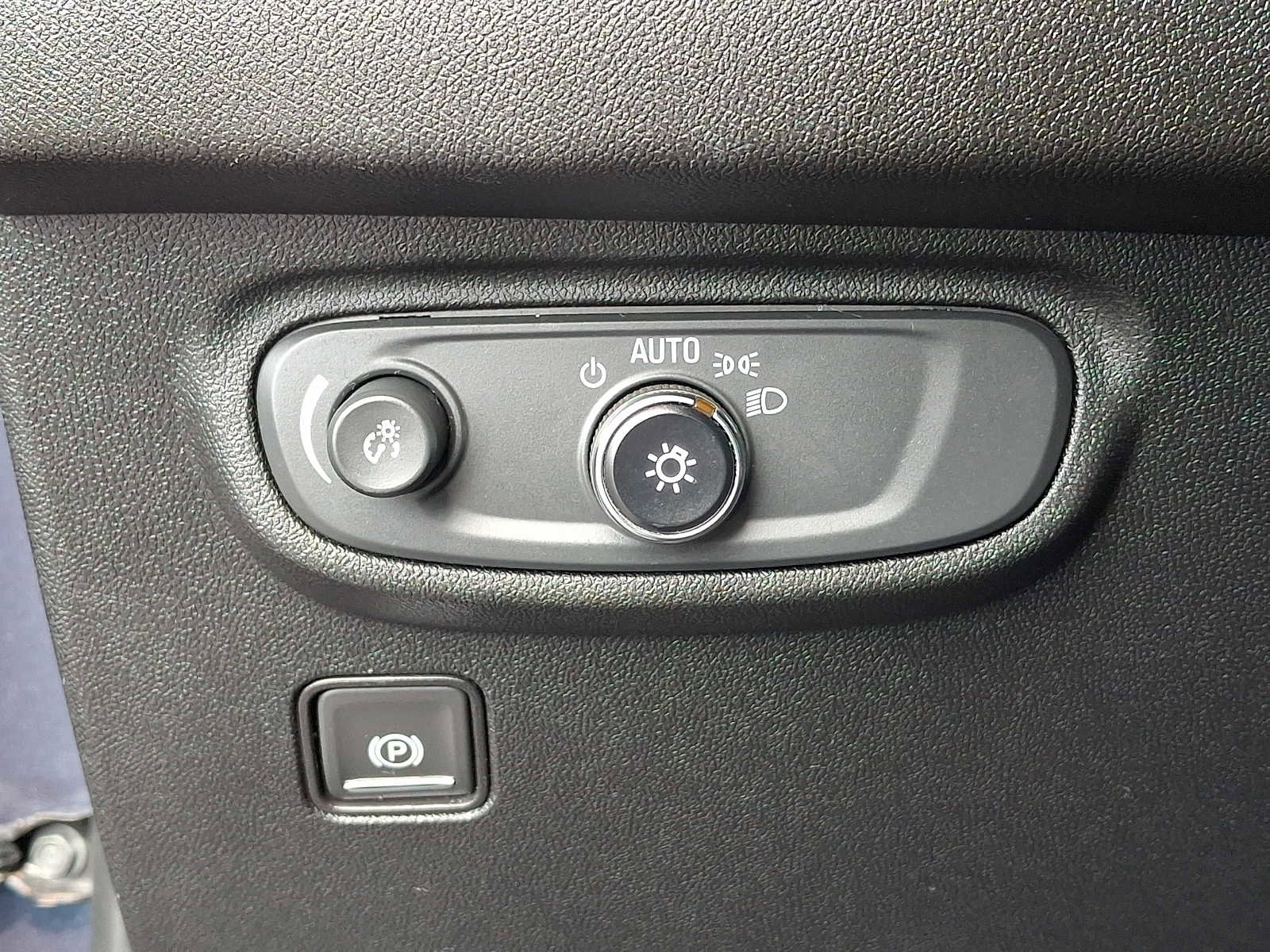 Used 2018 GMC Terrain SLE image 26