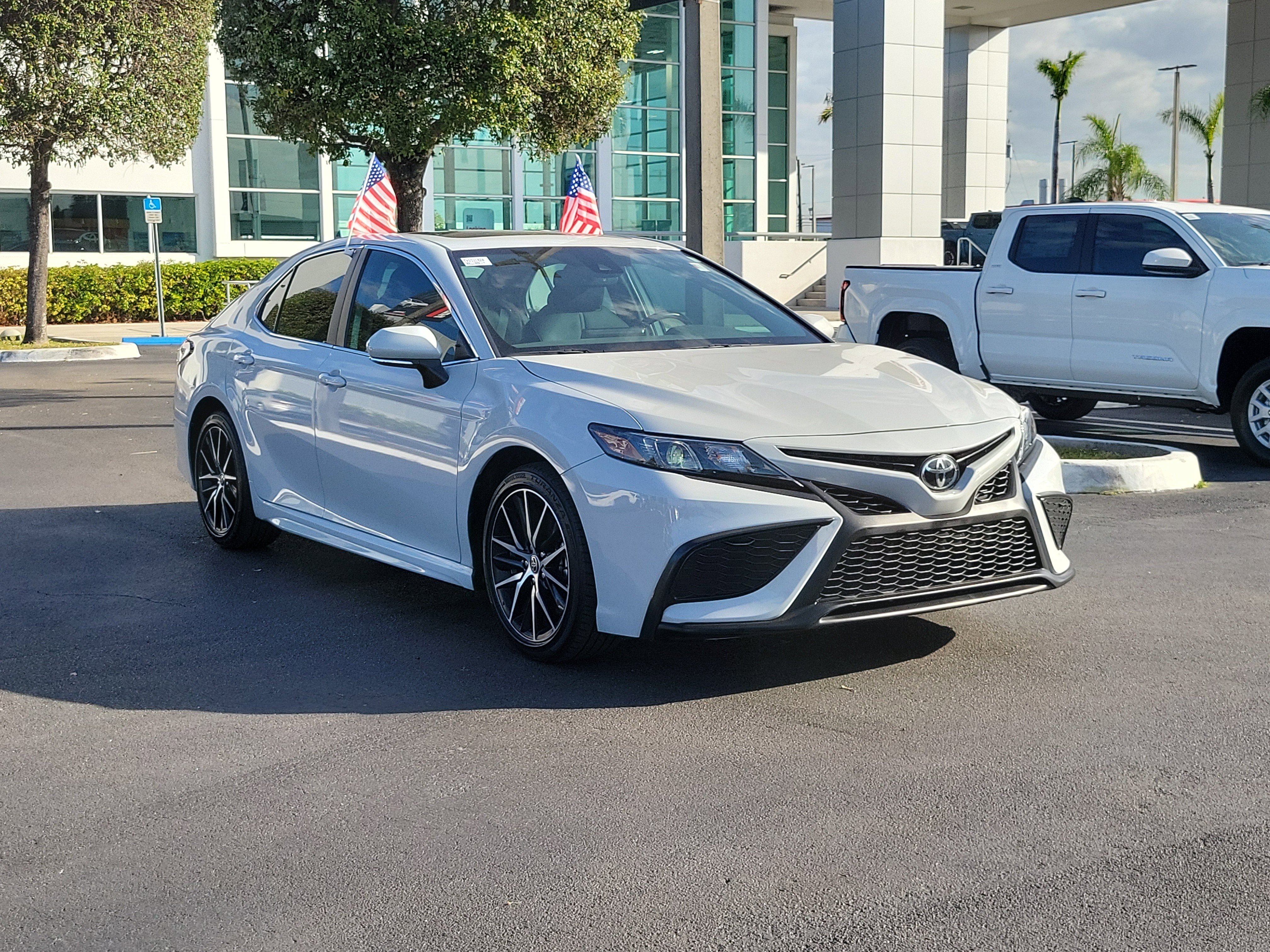 Used 2024 Toyota Camry SE w/ Cold Weather Package FWD image 2