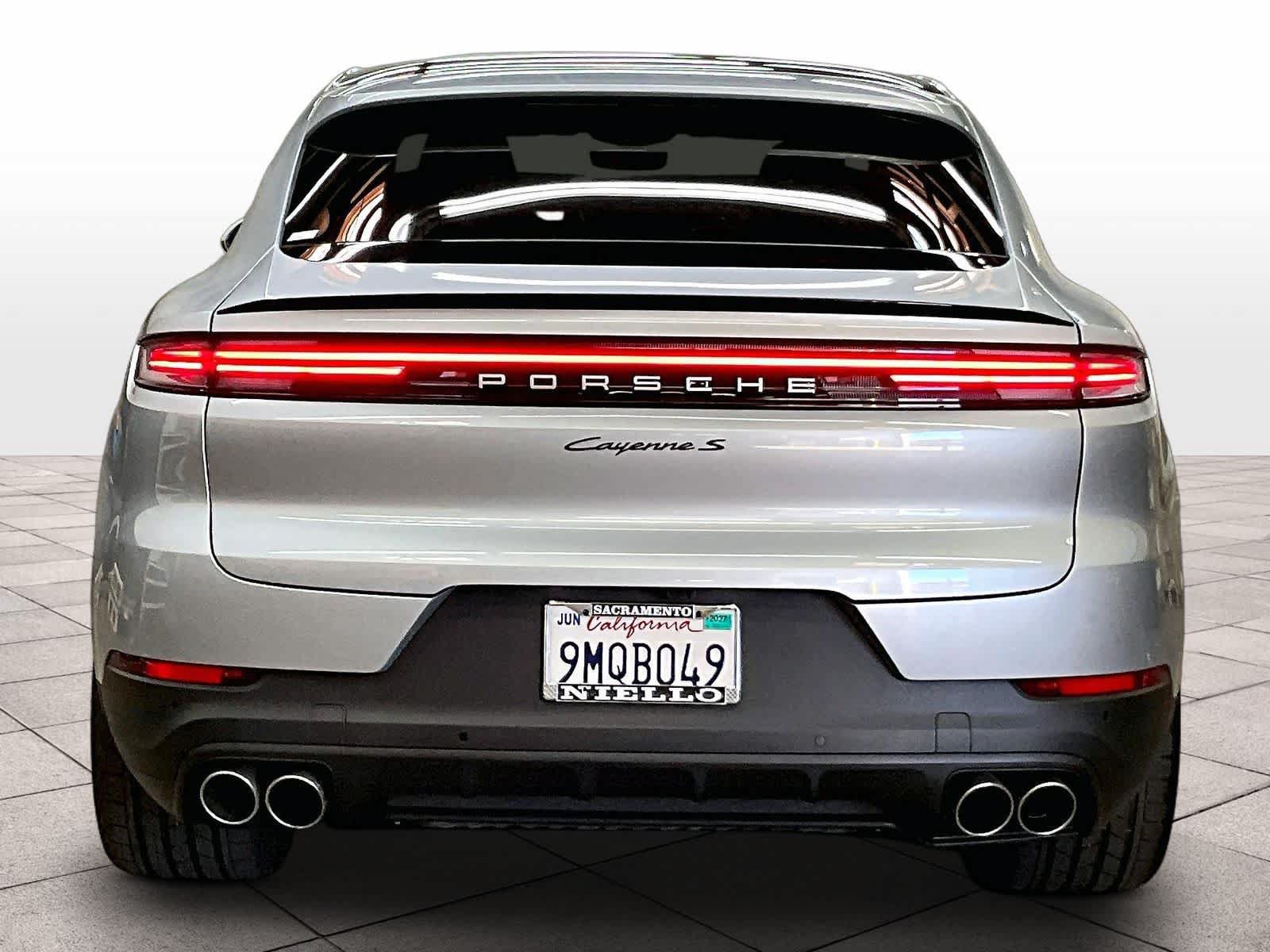 Used 2024 Porsche Cayenne S AWD/4WD image 7