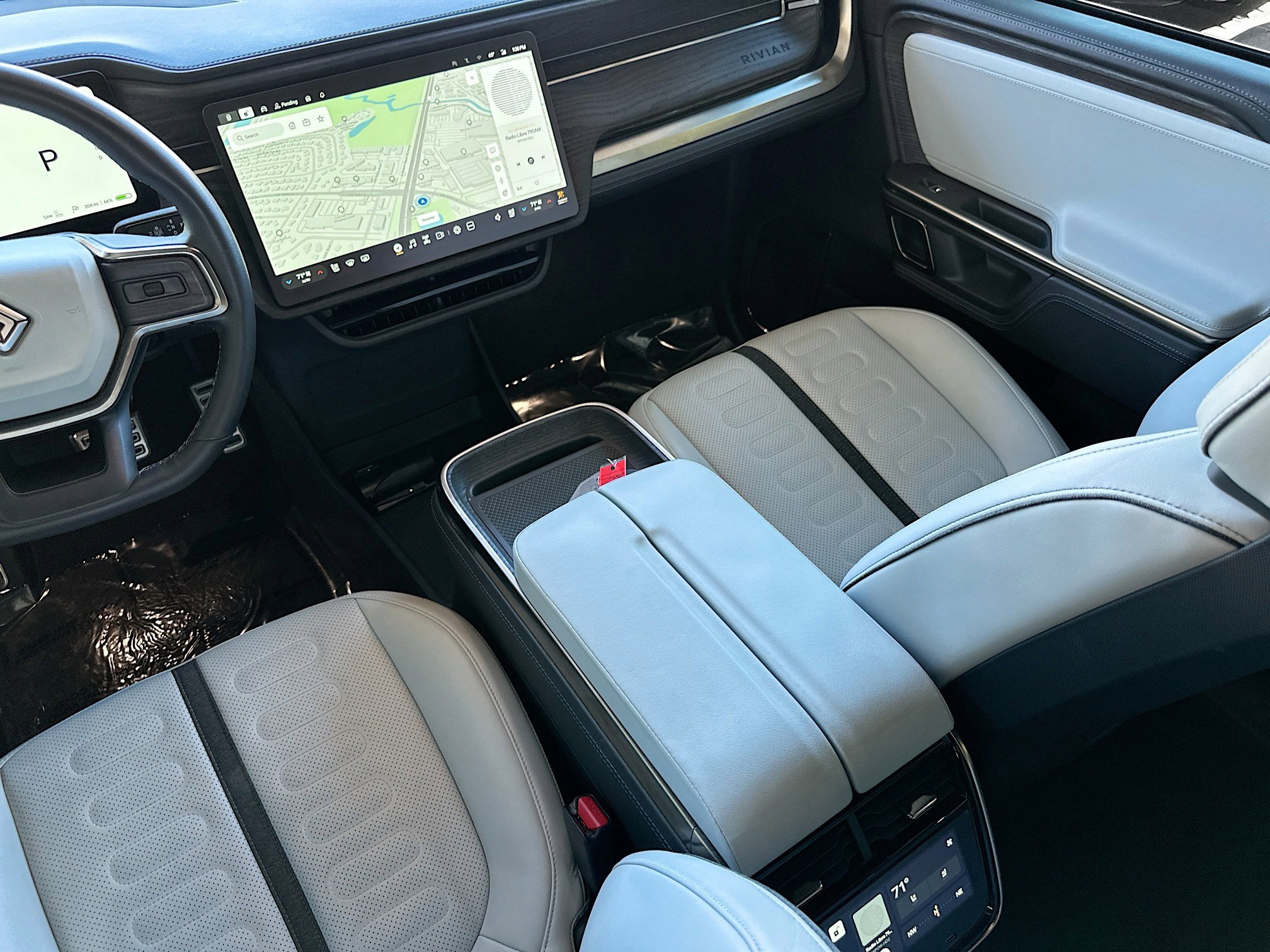 Used 2023 Rivian R1S Adventure image 23