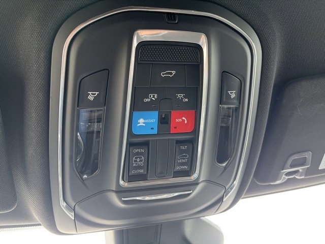 Used 2025 Jeep Grand Cherokee L Altitude image 31