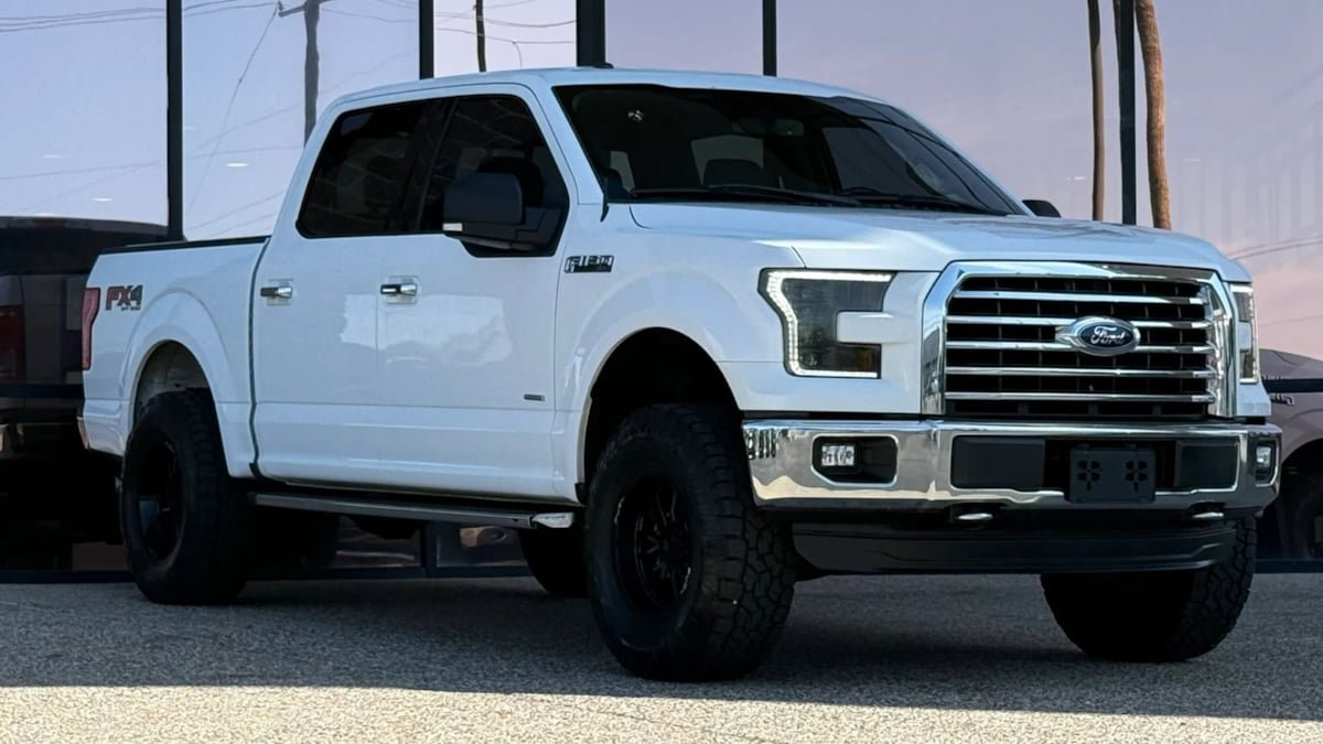 Used 2016 Ford F150 XLT w/ Equipment Group 302A Luxury AWD/4WD image 17