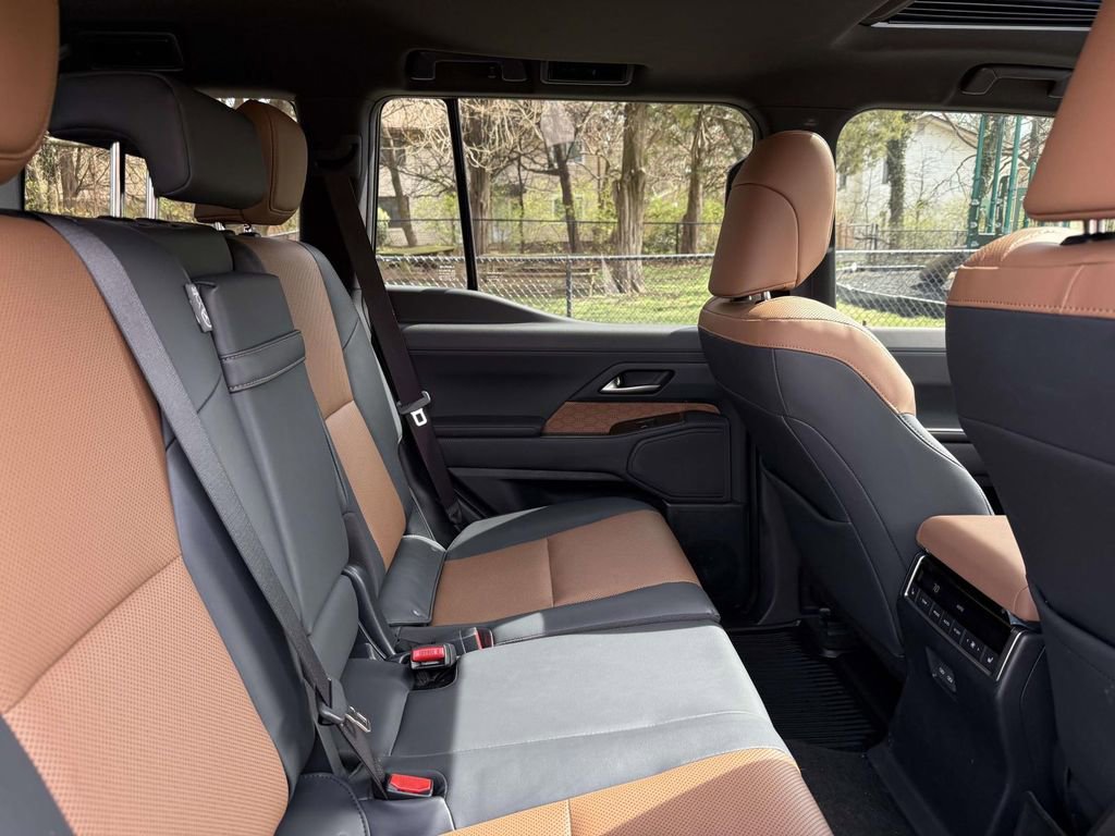 Used 2025 Lexus GX 550 Premium+ w/ Accessory Package (2T) image 16