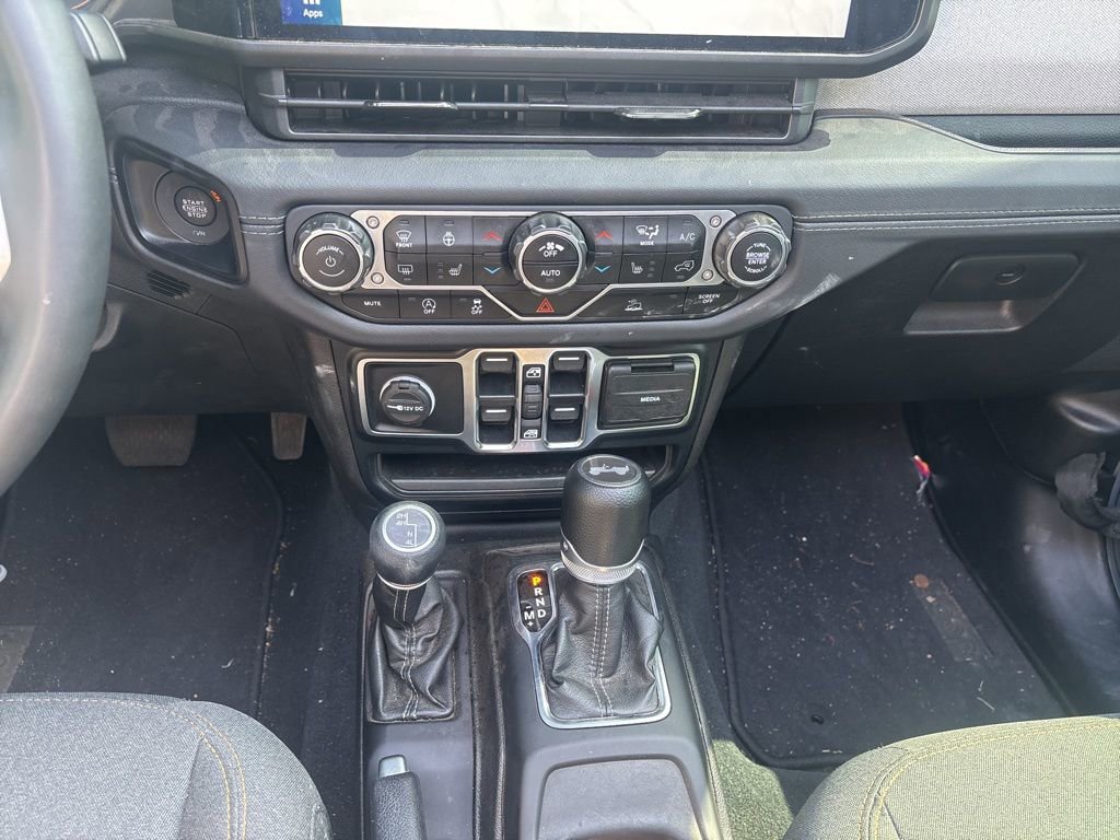 Used 2024 Jeep Wrangler Sahara AWD/4WD image 17