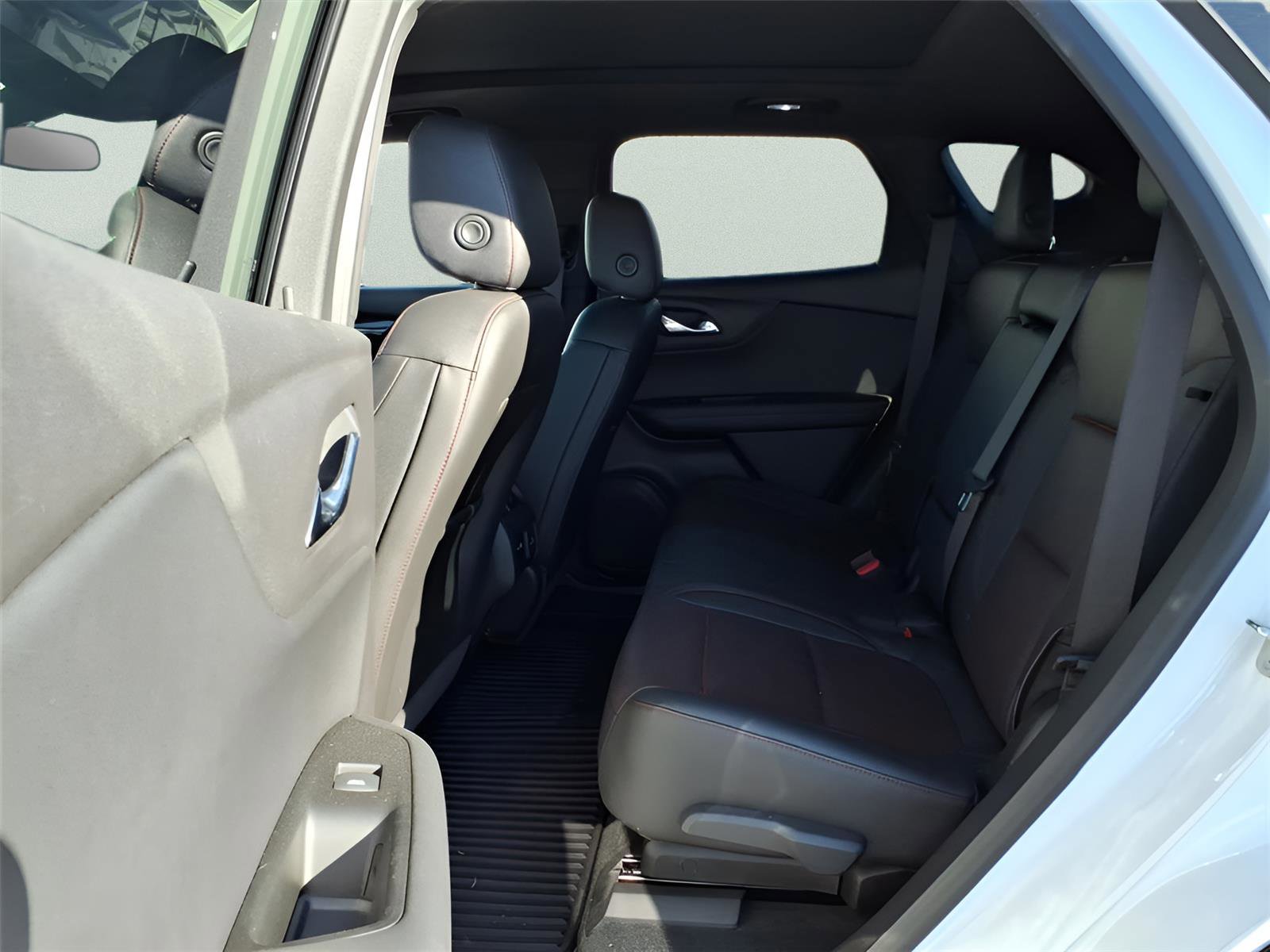 Used 2019 Chevrolet Blazer RS w/ Sun and Wheels Package image 11