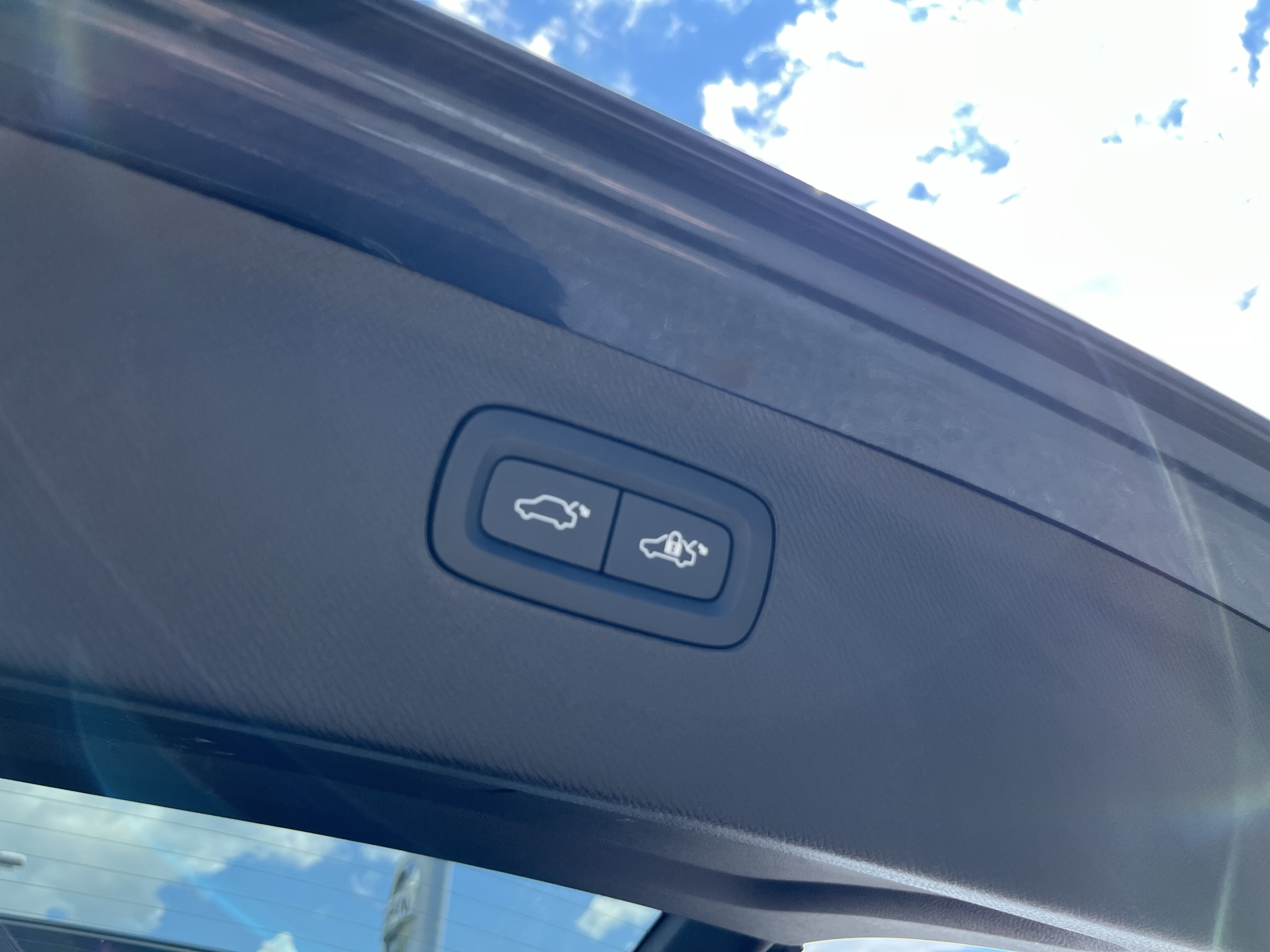 Used 2023 Volvo XC90 B6 Plus AWD/4WD image 9