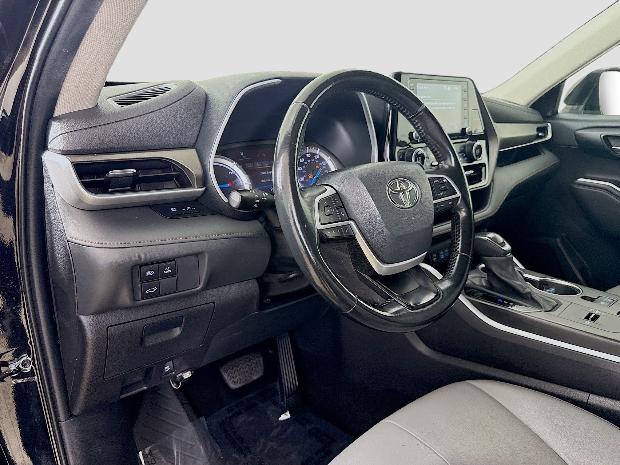Used 2022 Toyota Highlander Bronze Edition FWD image 9
