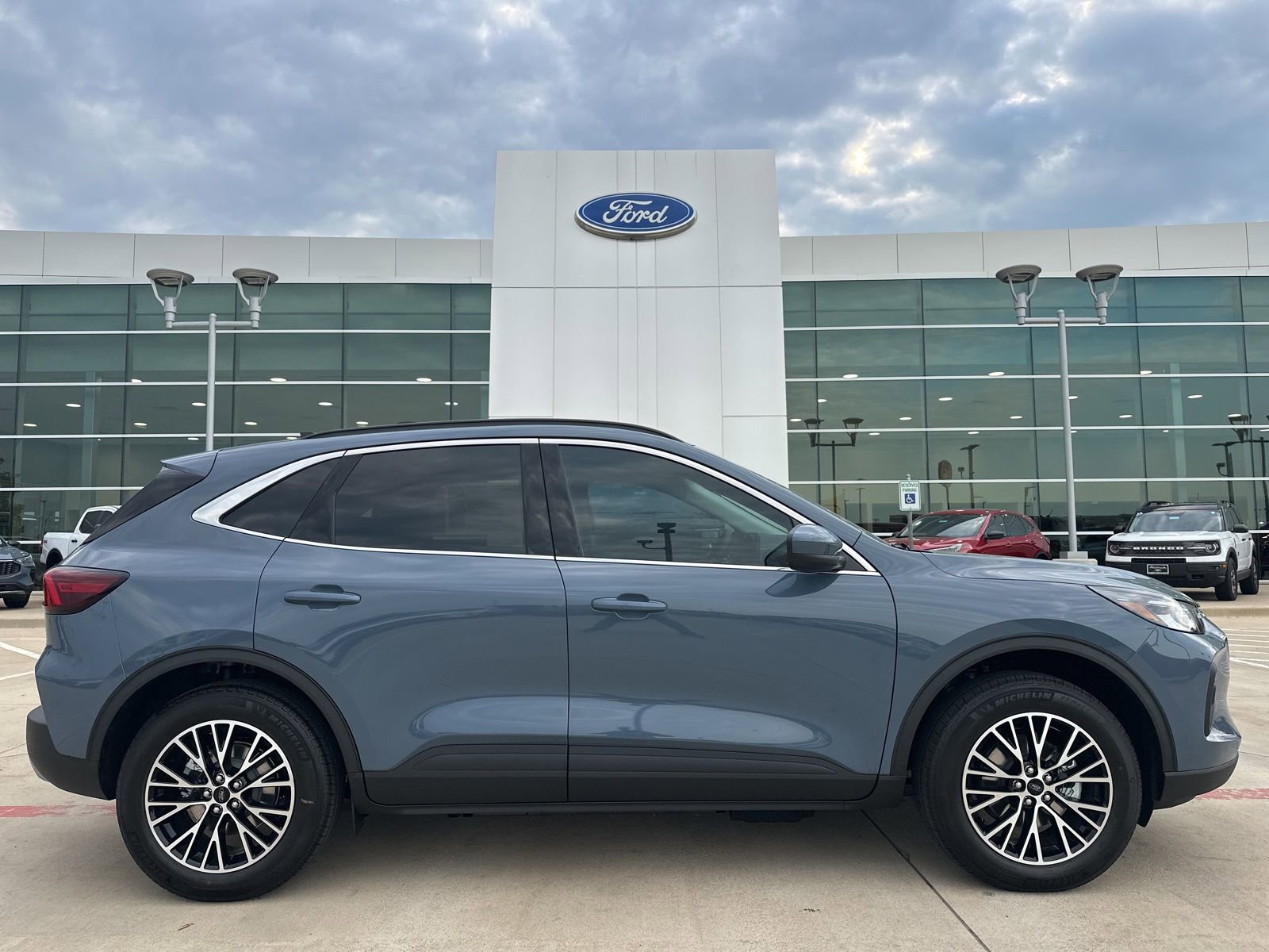 New 2025 Ford Escape SE image 30
