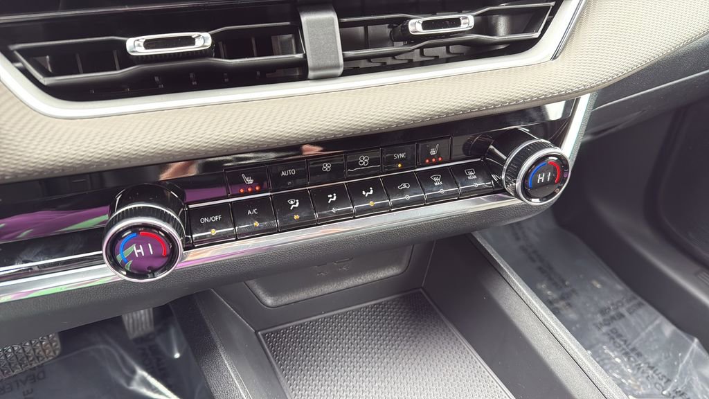 New 2026 Chevrolet Equinox LT w/ Convenience Package II image 36