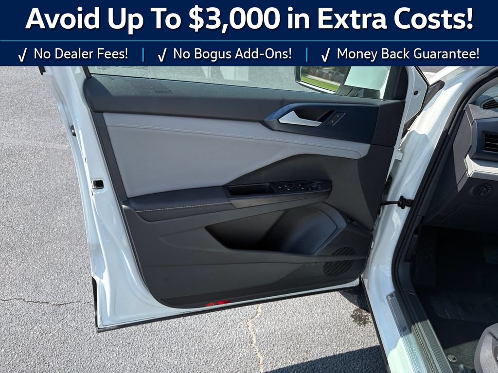 Used 2024 Volkswagen Taos SE AWD/4WD image 16