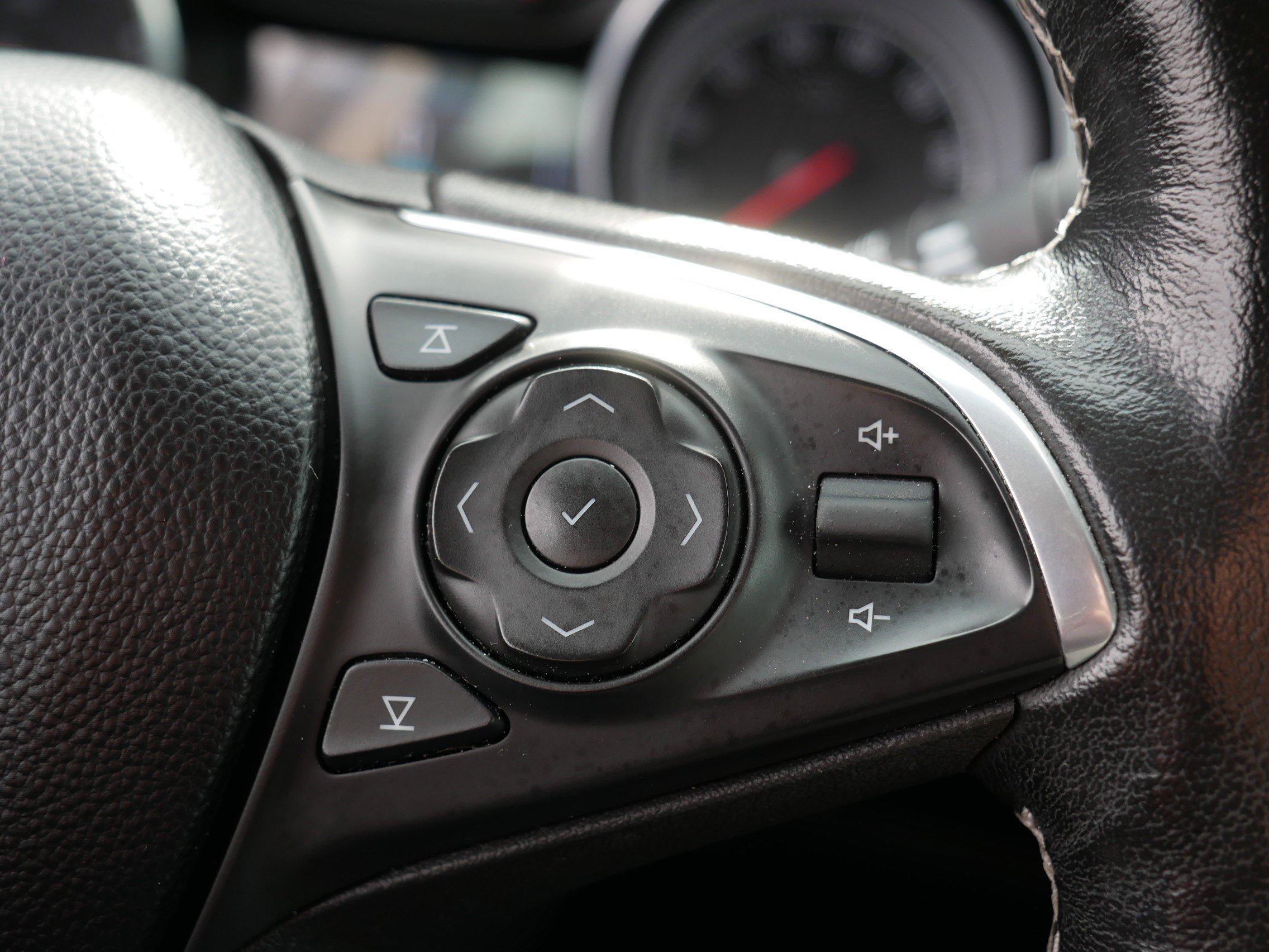 Used 2018 Buick Regal Essence w/ Driver Confidence Package #1 image 29