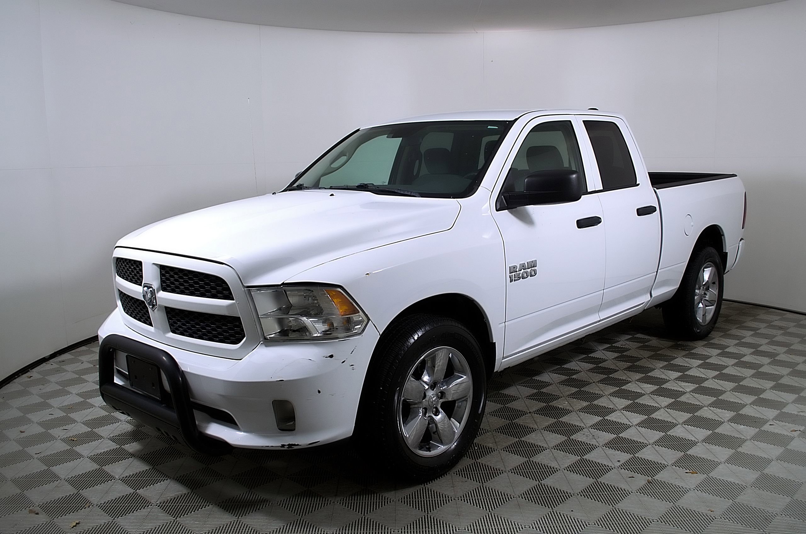 Used 2018 RAM 1500 Express w/ Express Value Package AWD/4WD image 3