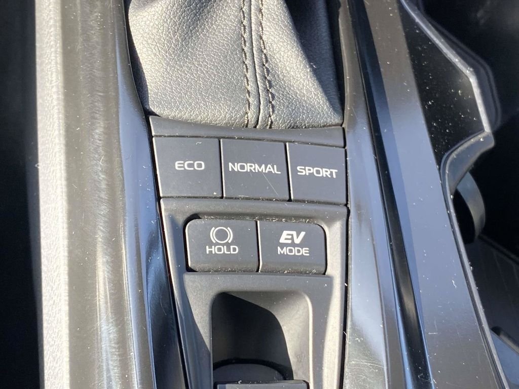 Used 2025 Toyota Camry SE w/ Convenience Package FWD image 29
