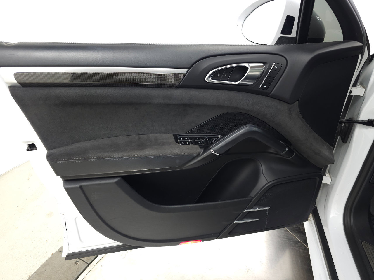 Used 2016 Porsche Cayenne GTS w/ Premium Package Plus image 18