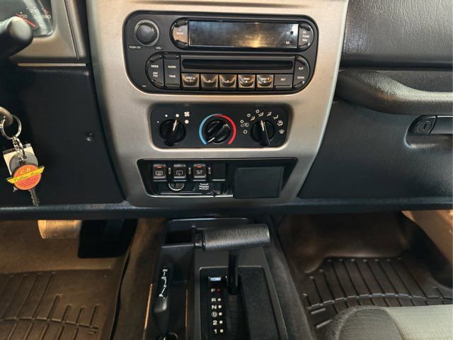 Used 2005 Jeep Wrangler Unlimited image 27