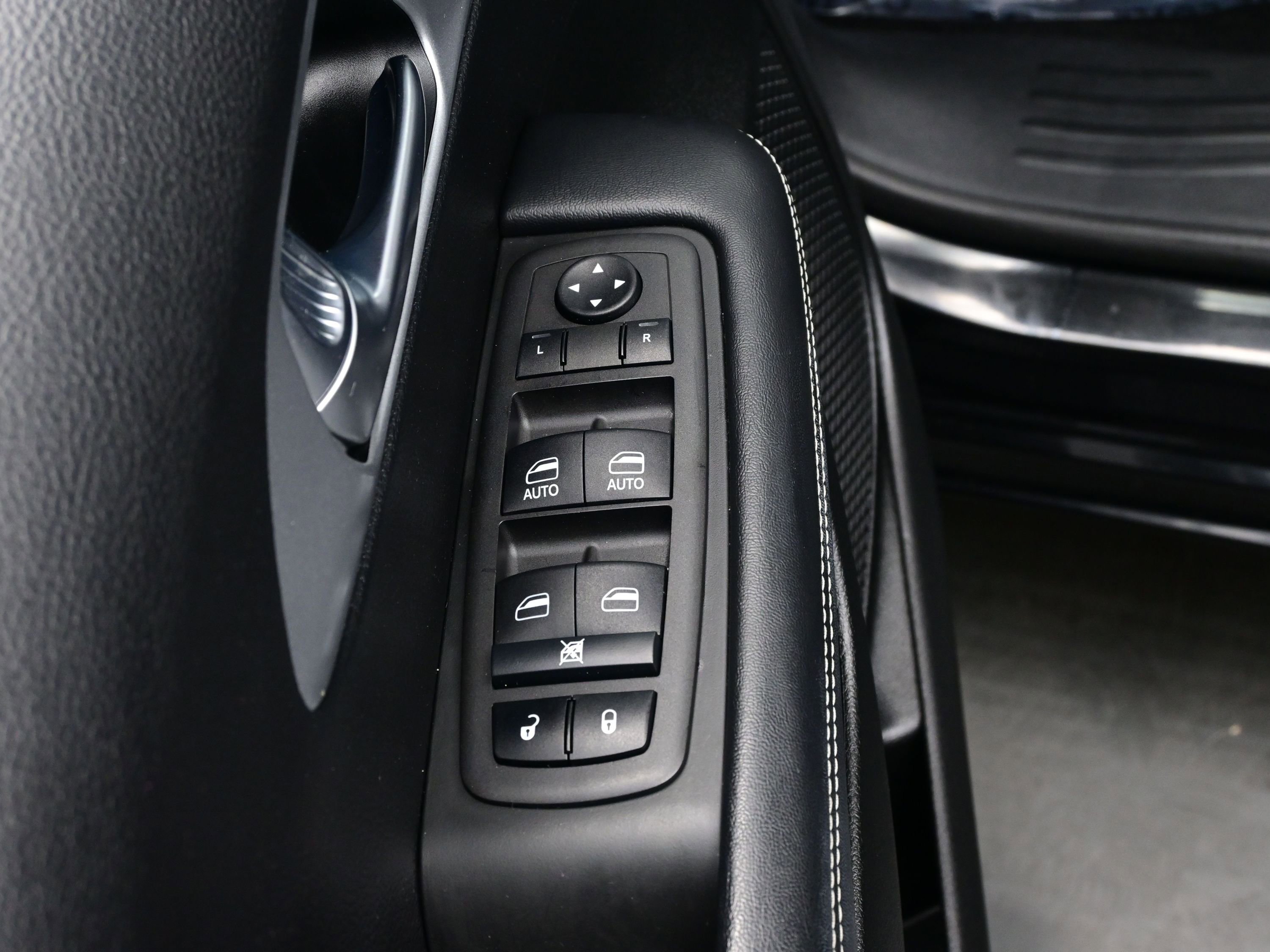 Used 2023 Chrysler Pacifica Touring-L w/ S Appearance Package image 10