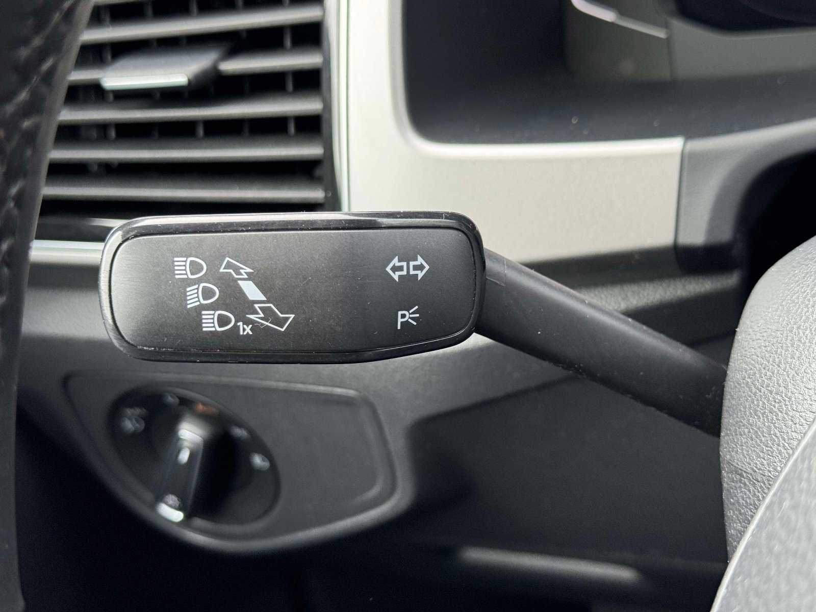 Used 2019 Volkswagen Atlas SEL AWD/4WD image 23