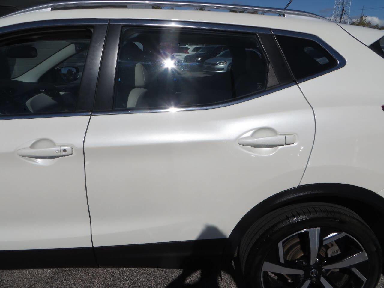 Used 2022 Nissan Rogue Sport SL w/ Premium Package image 32