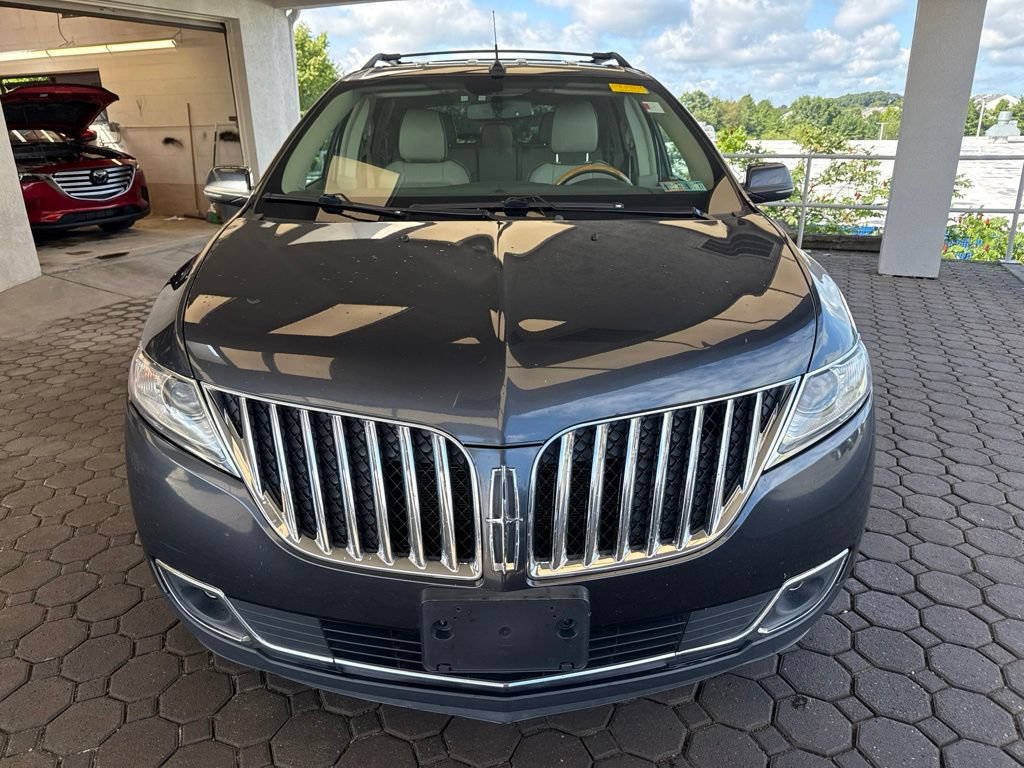 Used 2013 Lincoln MKX AWD image 2