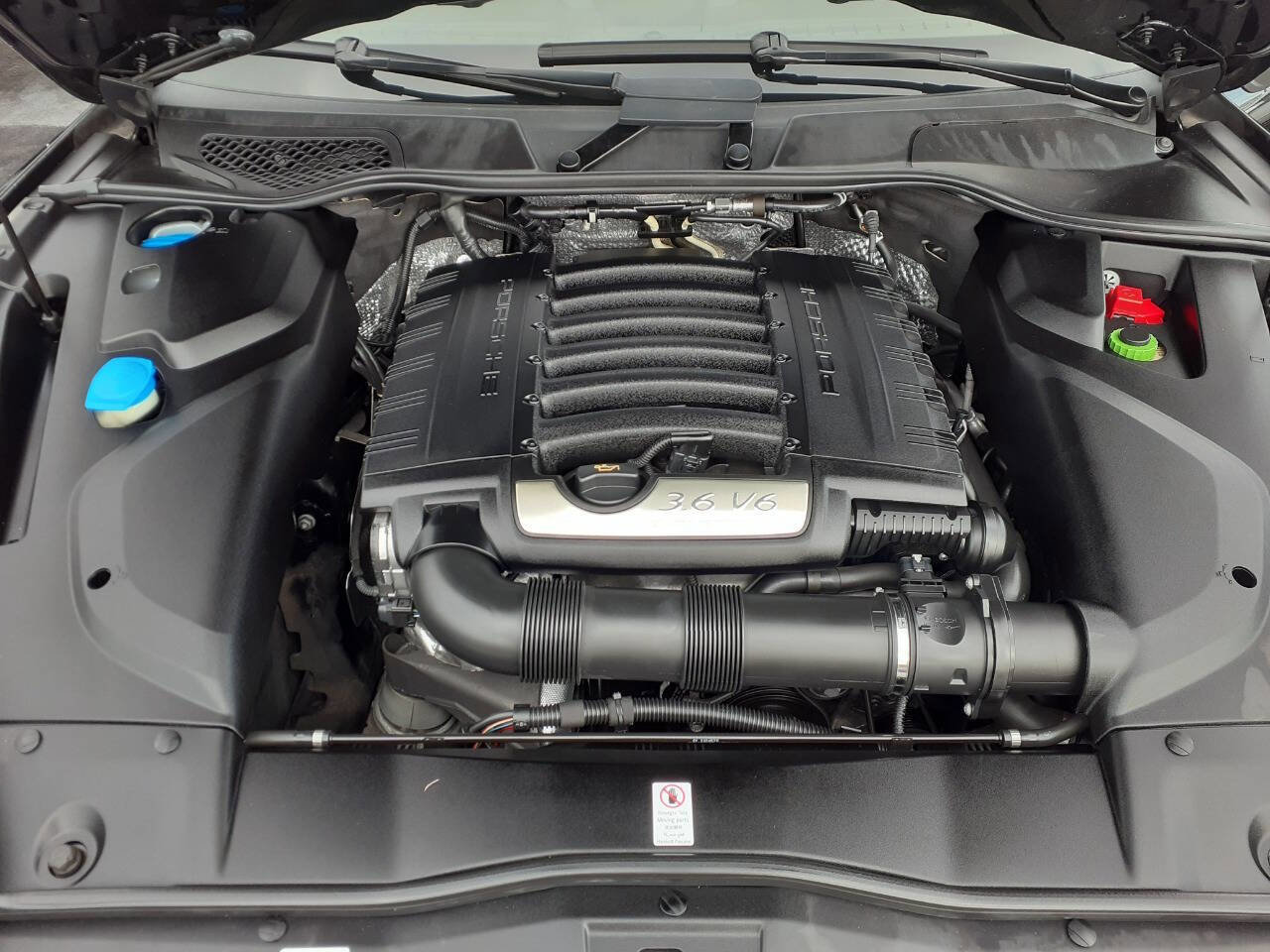 Used 2017 Porsche Cayenne Platinum Edition image 29