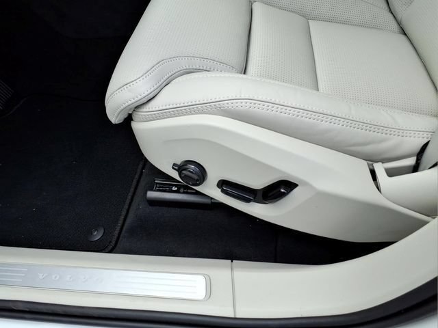 New 2026 Volvo XC60 B5 Ultra w/ Protection Package Premier AWD/4WD image 16