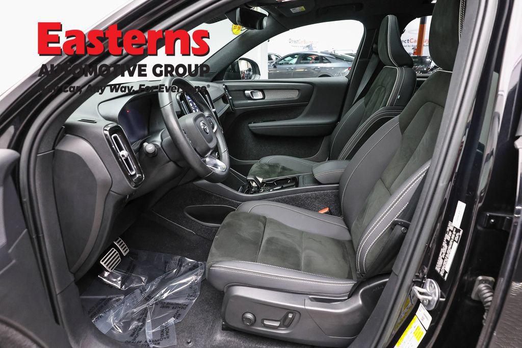 Used 2022 Volvo XC40 P8 Recharge Plus AWD/4WD image 14