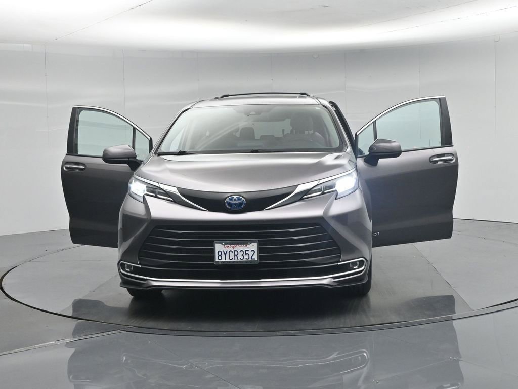 Used 2021 Toyota Sienna XLE FWD image 36