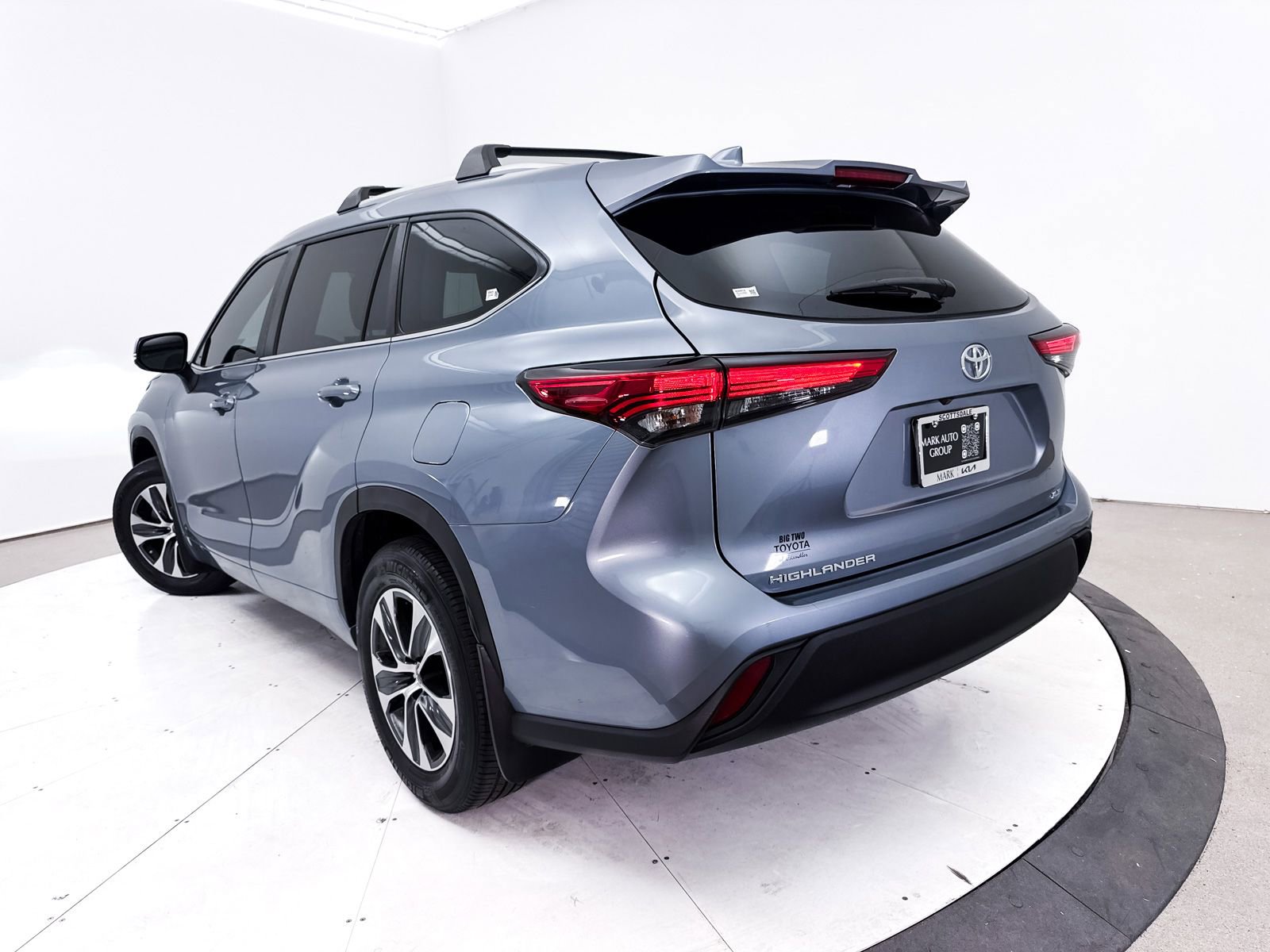 Used 2023 Toyota Highlander XLE FWD image 7