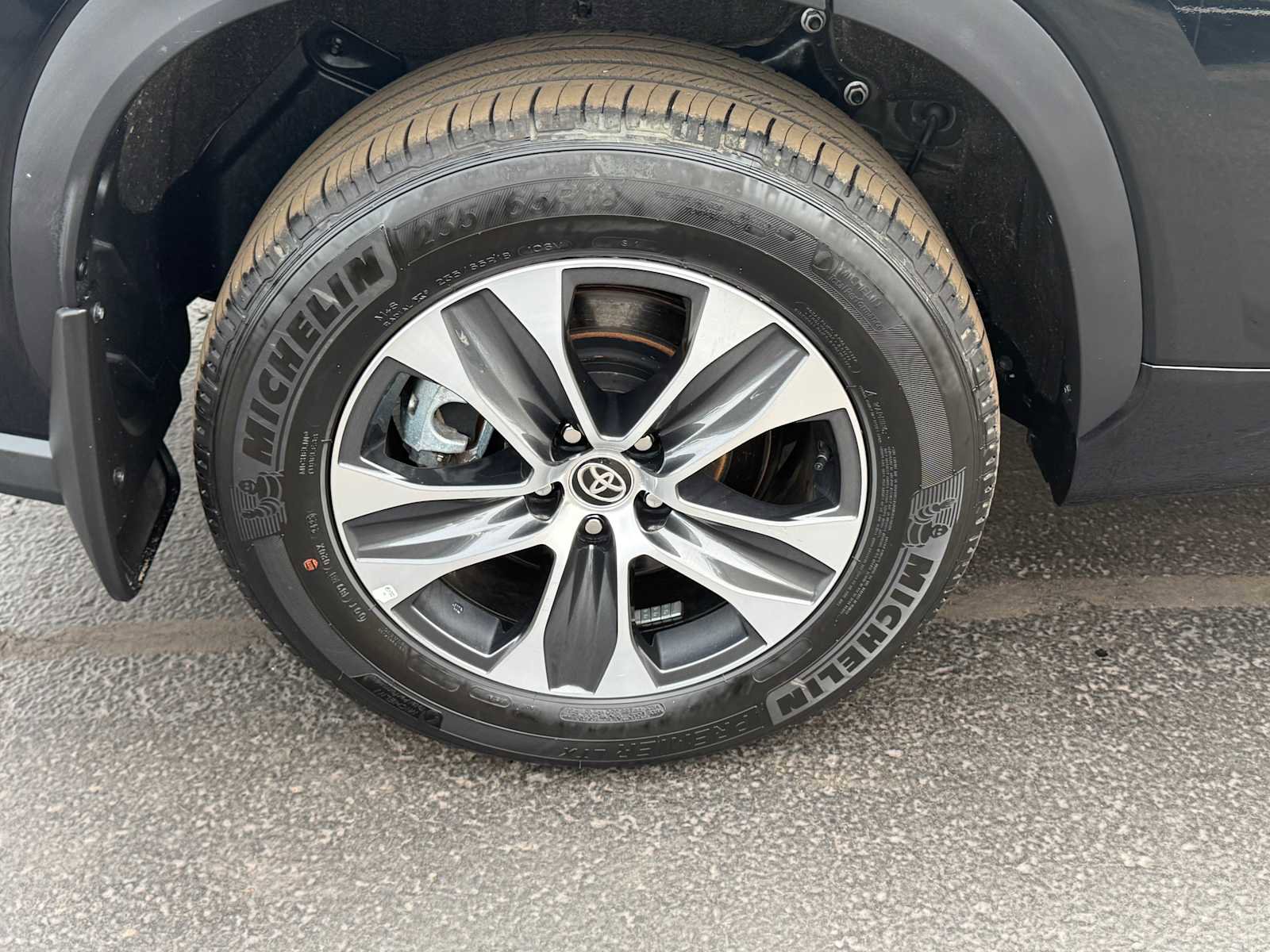 Certified 2025 Toyota Highlander XLE AWD/4WD image 8