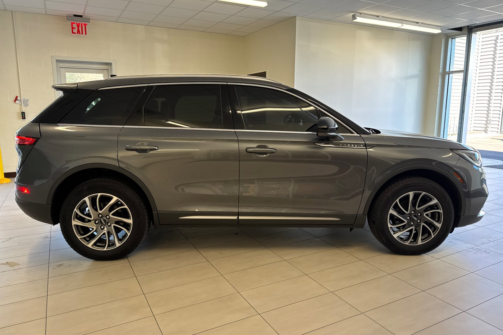 Certified 2021 Lincoln Corsair AWD w/ Equipment Group 101A image 3