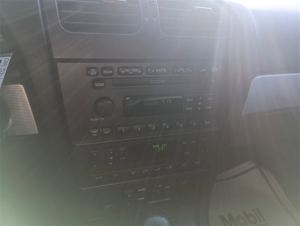 Used 2004 Ford Thunderbird image 22