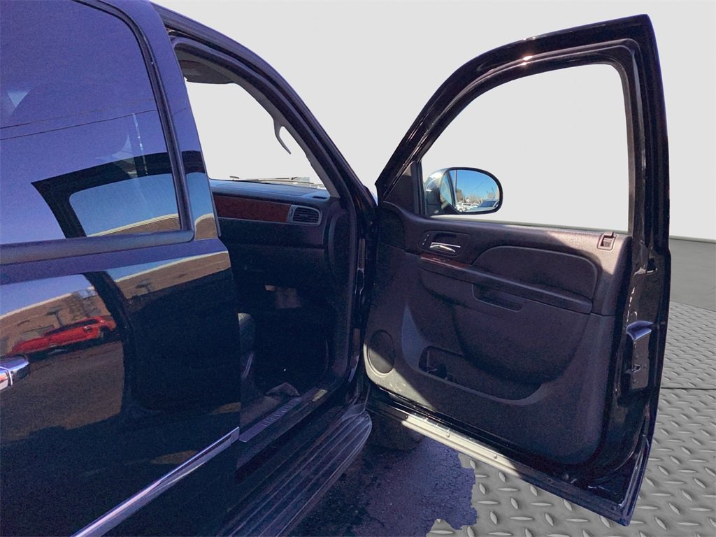 Used 2012 Chevrolet Tahoe LTZ image 17