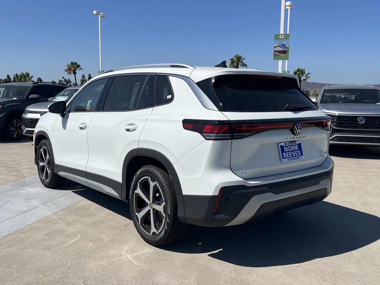 New 2026 Volkswagen Tiguan SE FWD image 3