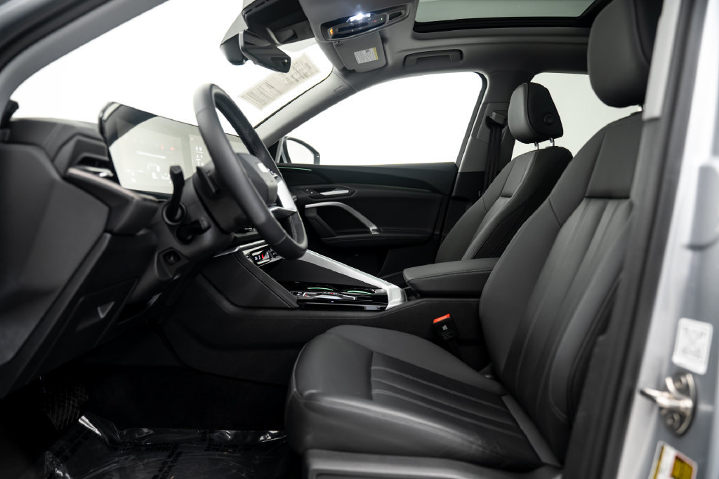 Certified 2025 Audi Q5 Premium w/ Convenience Package AWD/4WD image 7