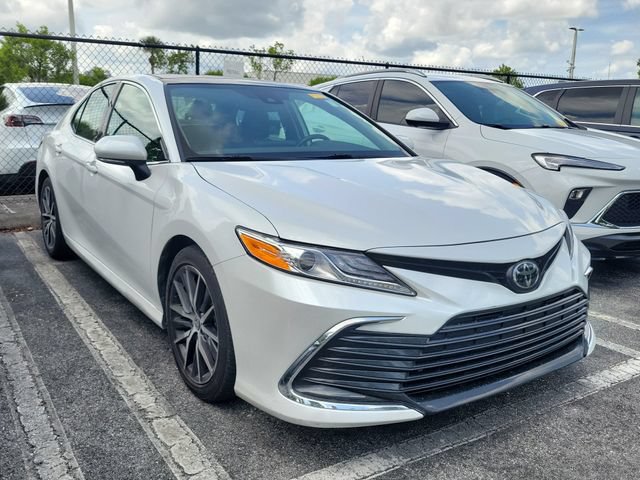 Used 2023 Toyota Camry XLE FWD image 3