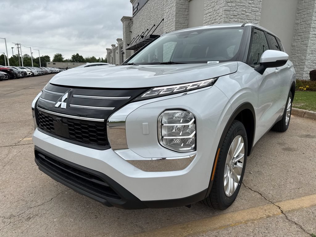 New 2026 Mitsubishi Outlander ES AWD/4WD image 3