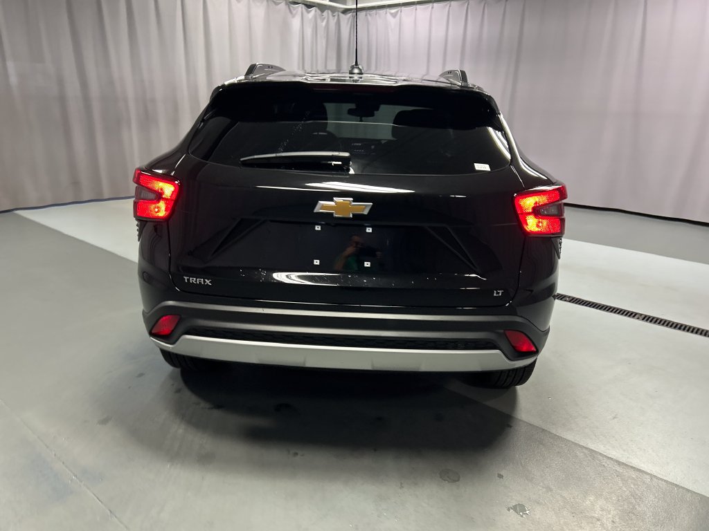 Used 2025 Chevrolet Trax LT FWD image 6