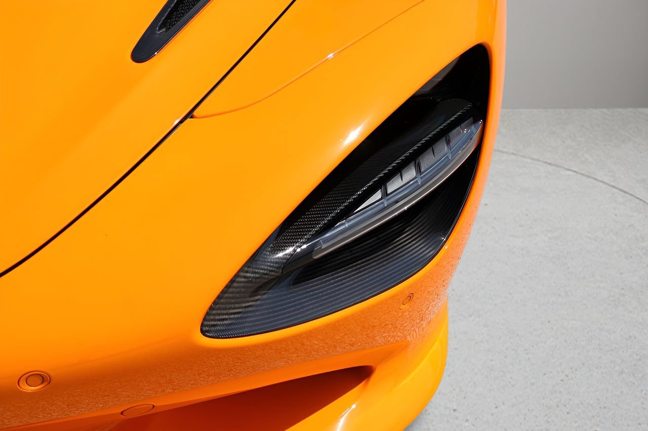 Used 2024 McLaren 750S Spider RWD image 10