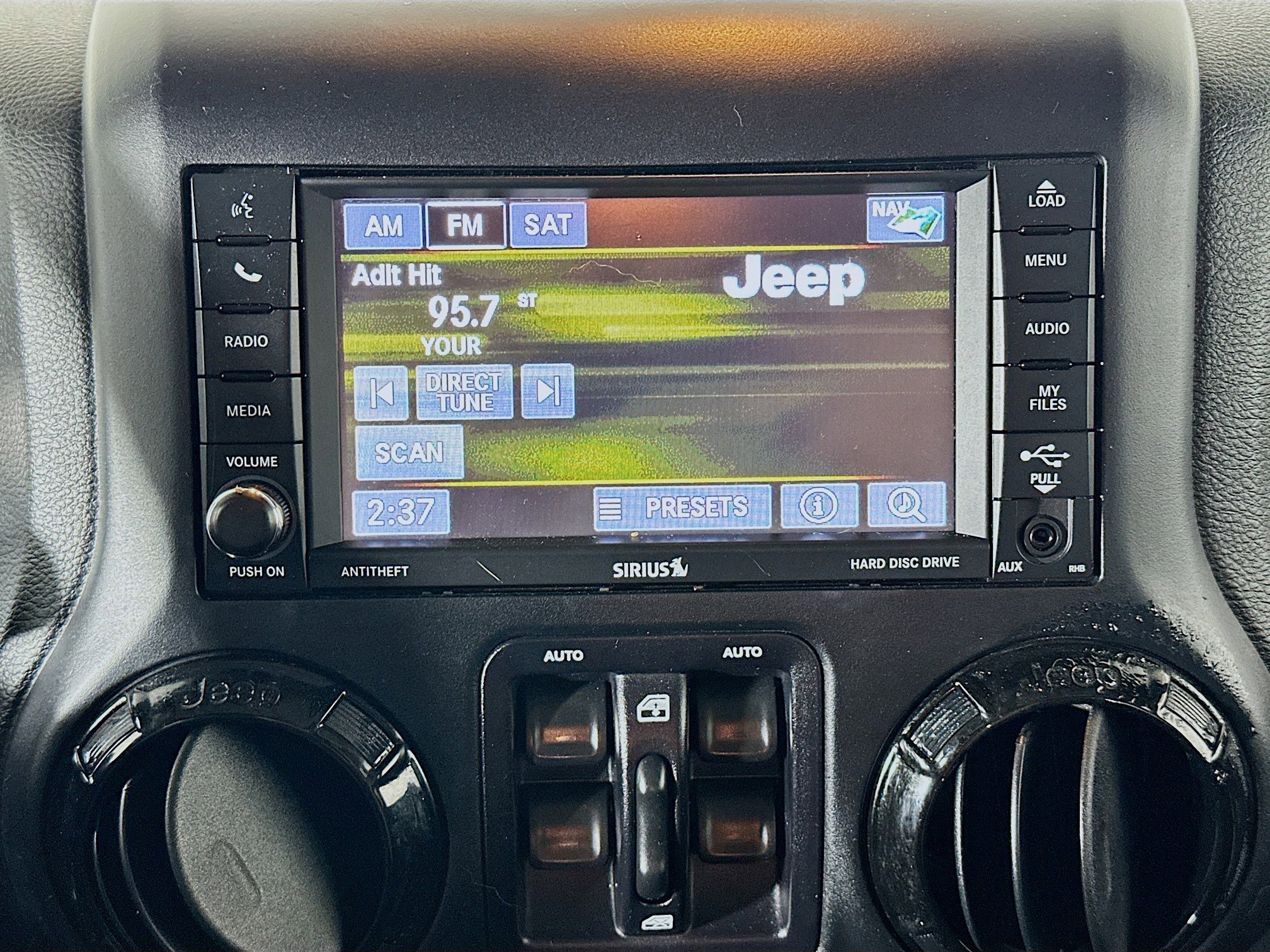 Used 2017 Jeep Wrangler Unlimited Sahara AWD/4WD image 18