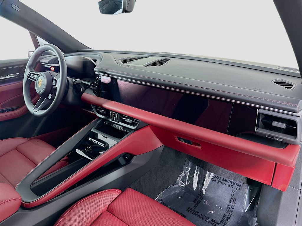 Certified 2025 Porsche Macan Electric image 31