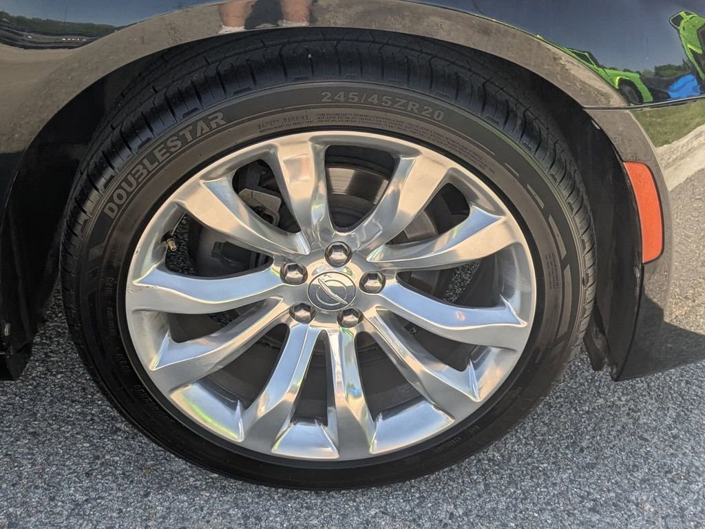Used 2019 Chrysler 300 Touring w/ Chrome Appearance Package RWD image 13