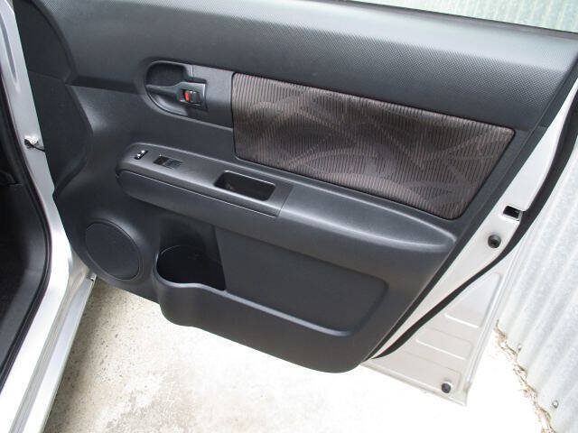 Used 2015 Scion xB FWD image 14
