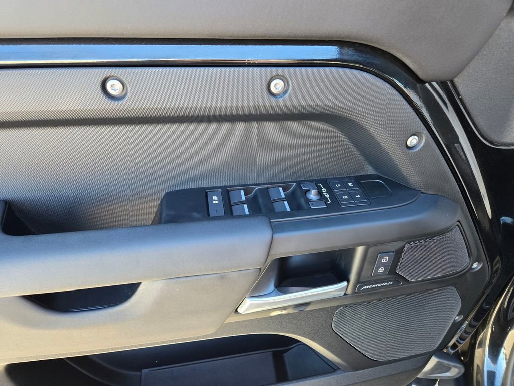 Used 2025 Land Rover Defender 110 S image 23