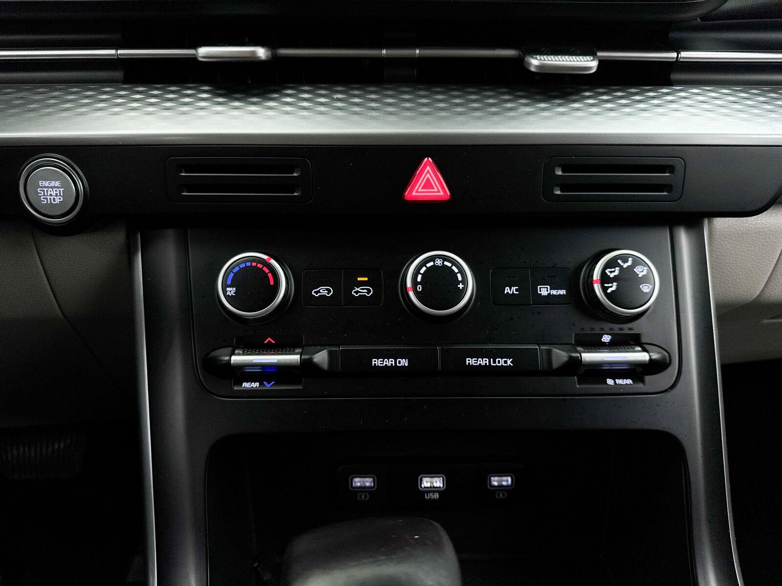 Used 2024 Kia Carnival LX FWD image 26