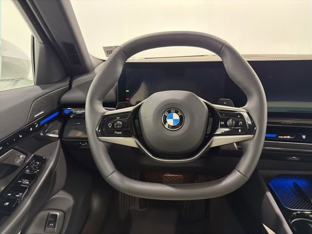 Used 2026 BMW 530i xDrive w/ Premium Package AWD/4WD image 30