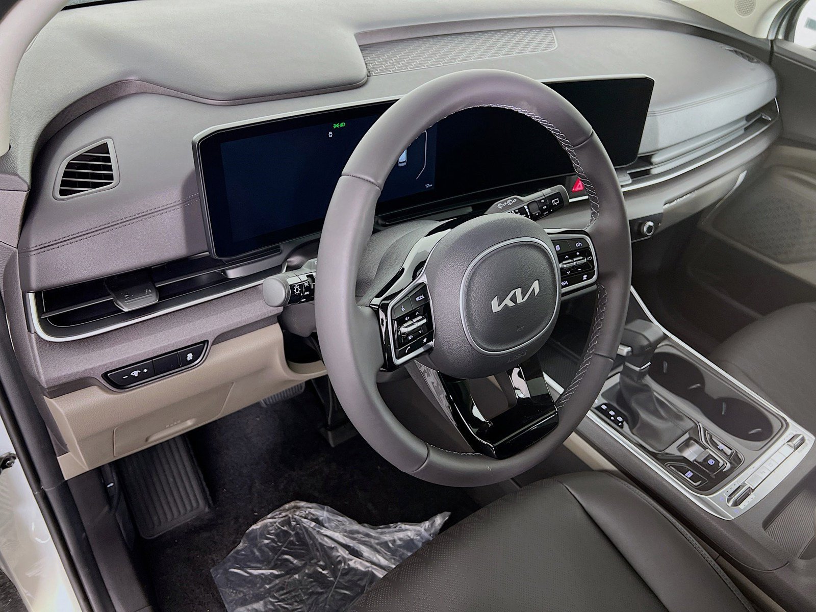 New 2025 Kia Carnival SX FWD image 7