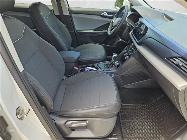 Used 2023 Volkswagen Taos SE w/ Panoramic Sunroof Package FWD image 21
