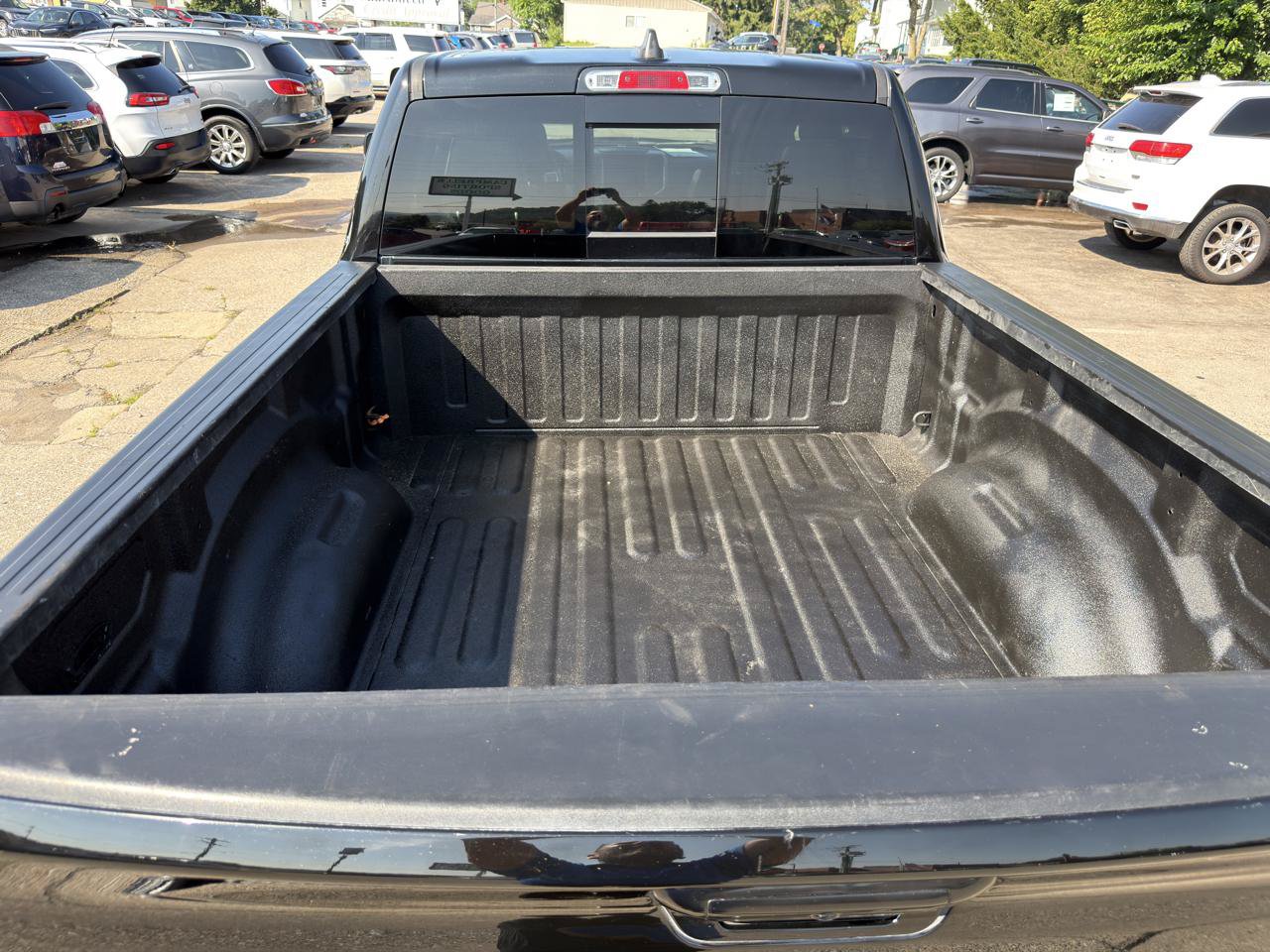 Used 2019 RAM 1500 Laramie AWD/4WD image 13