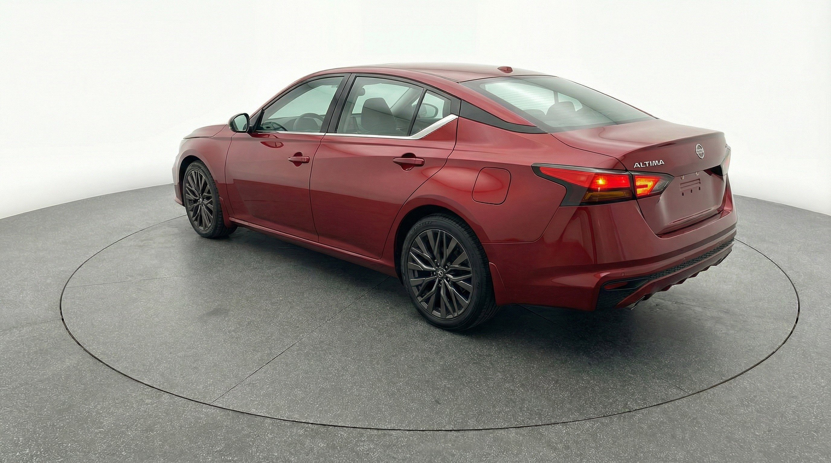 Used 2025 Nissan Altima 2.5 SV FWD image 6