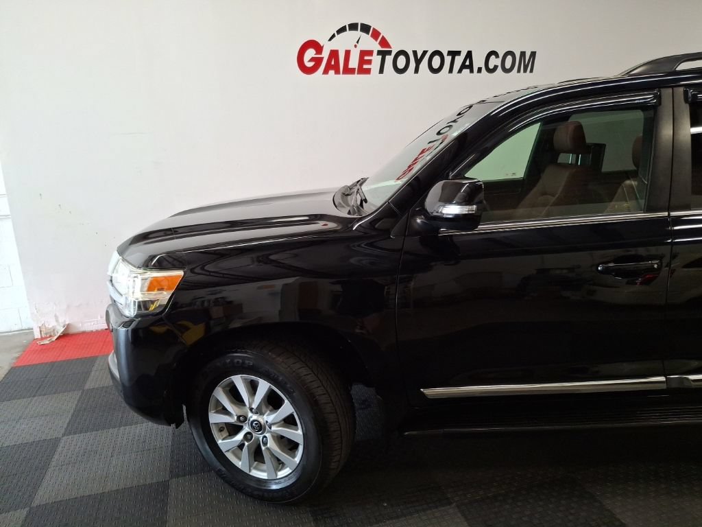 Used 2016 Toyota Land Cruiser AWD/4WD image 5